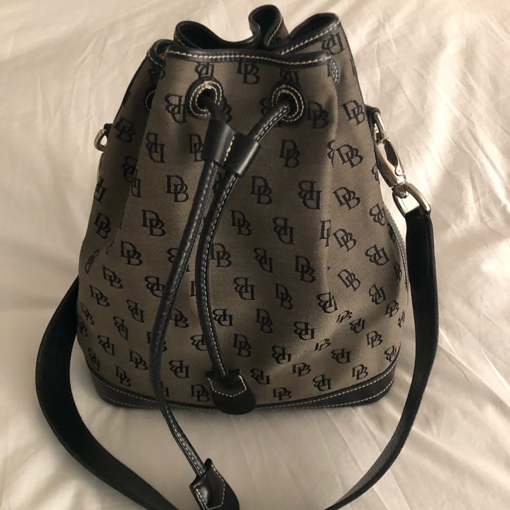 Dooney & Bourke Vintage Bucket Bag Black Signature